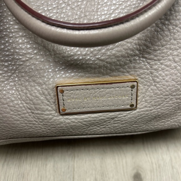 Marc by Marc Jacob’s Too Hot to Handle Grey Leather Tote Bag - Picture 6 of 7